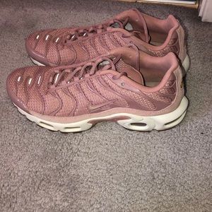 Women’s Air max plus size 9